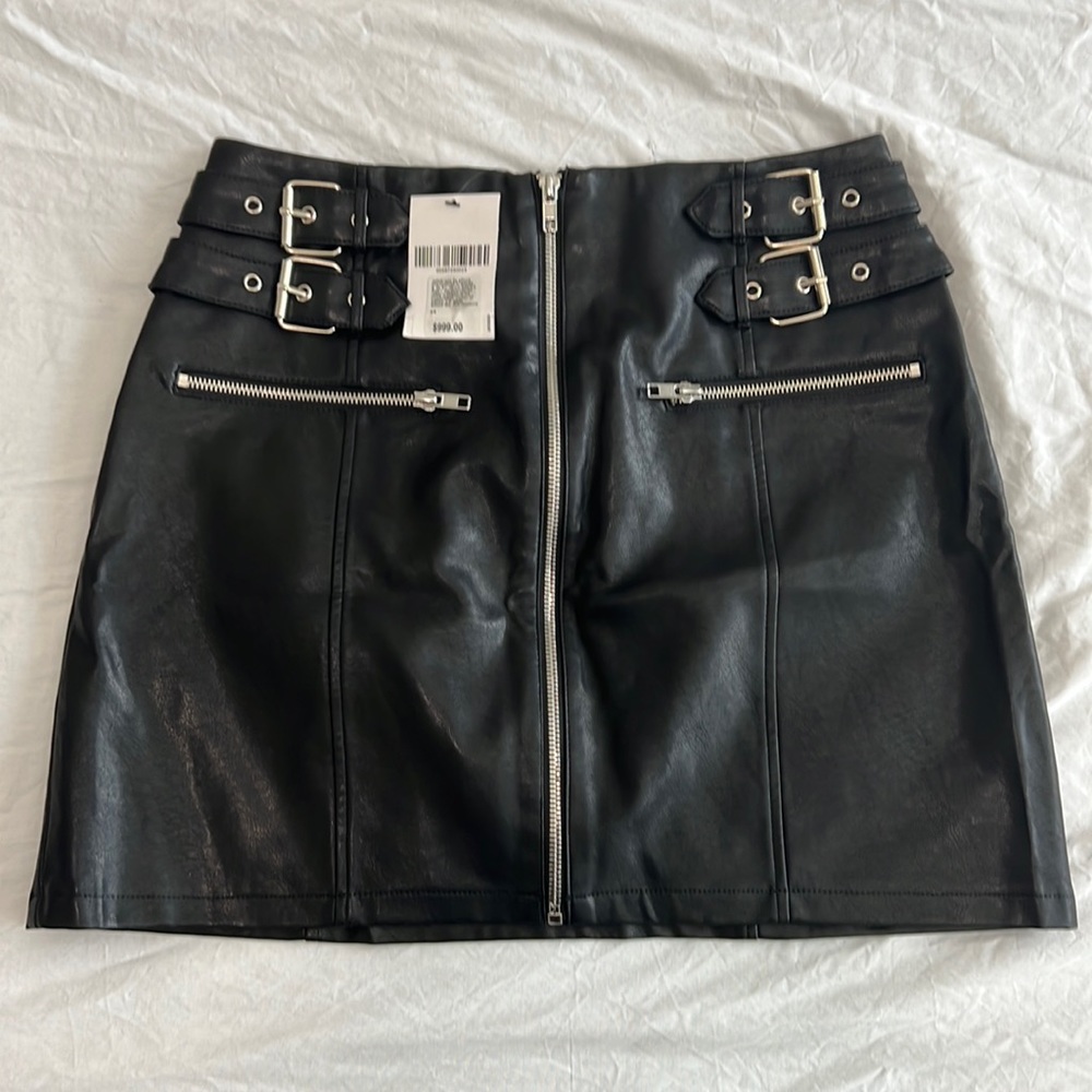 Forever 21 Faux Leather skirt with zippers